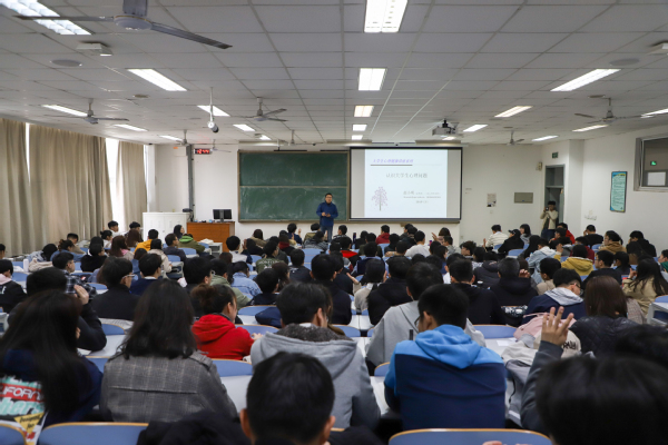 集团举办《认识老员工心理问题》心理讲座 田瑜亮摄