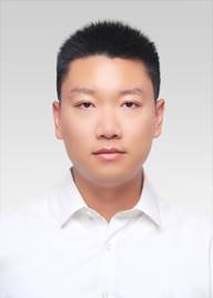 穿衬衫的小孩
描述已自动生成